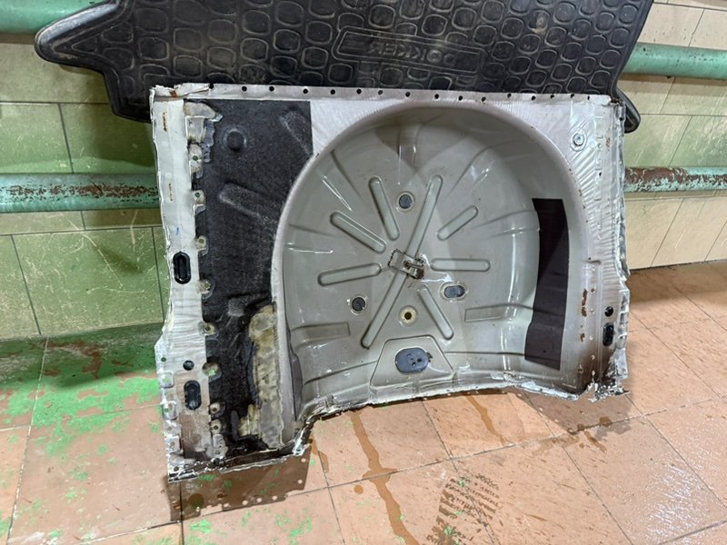 Ниша запасного колеса