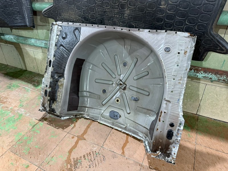 Ниша запасного колеса