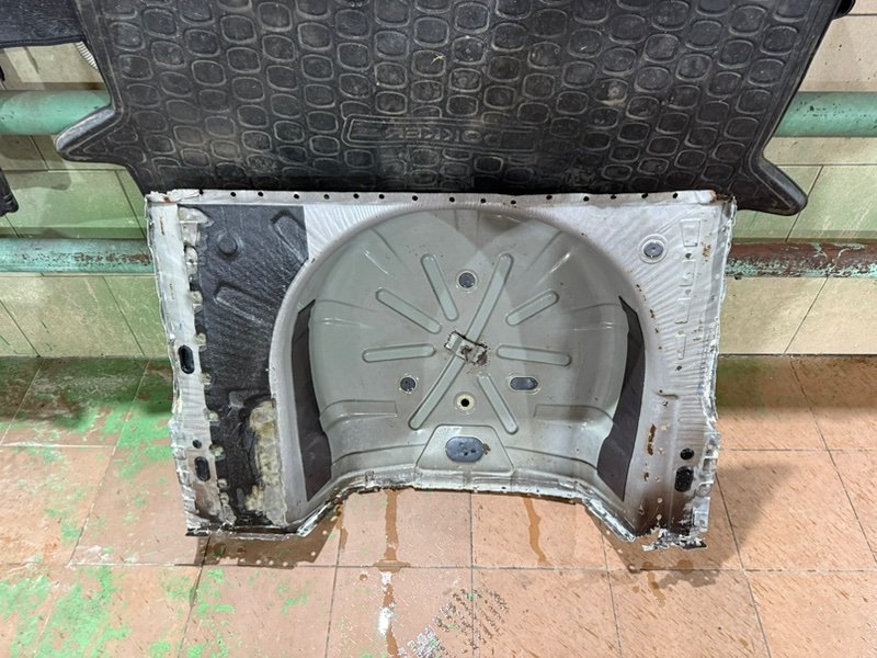 Ниша запасного колеса