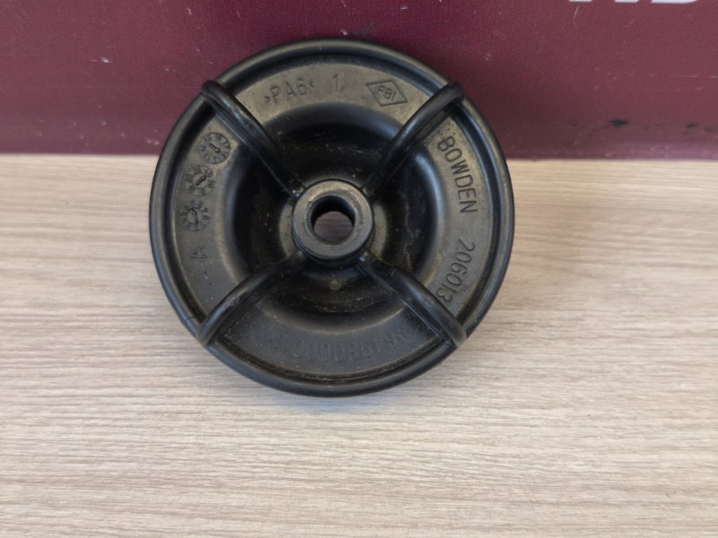 Крепление запасного колеса