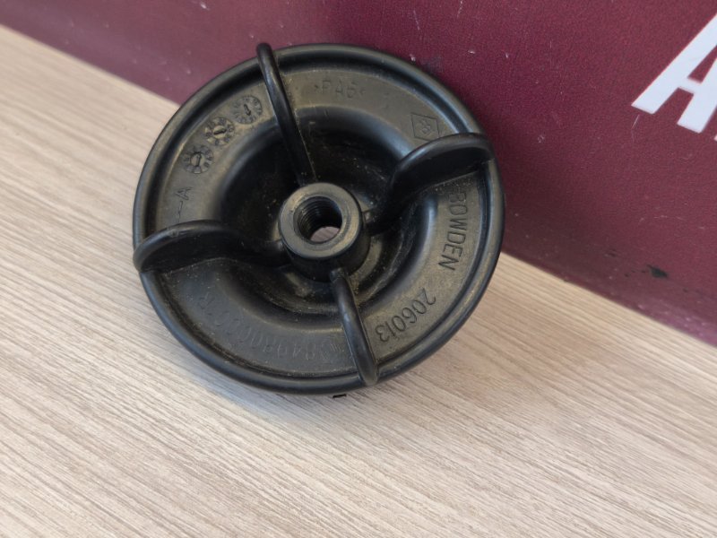 Крепление запасного колеса