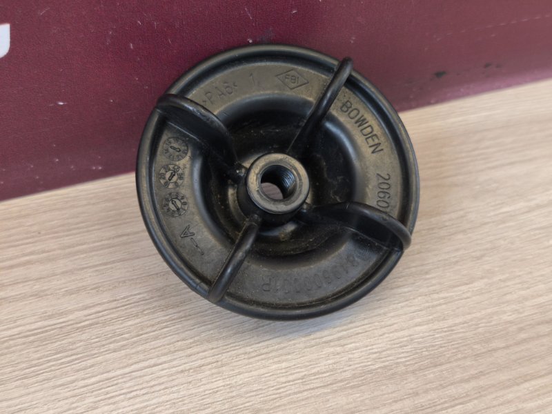 Крепление запасного колеса