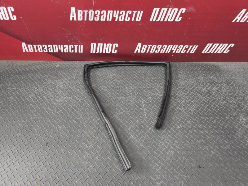 Уплотнитель стекла двери