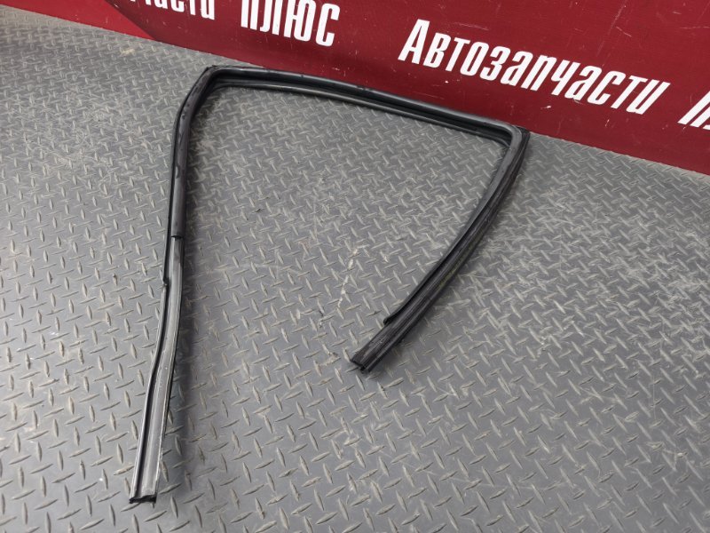 Уплотнитель стекла двери