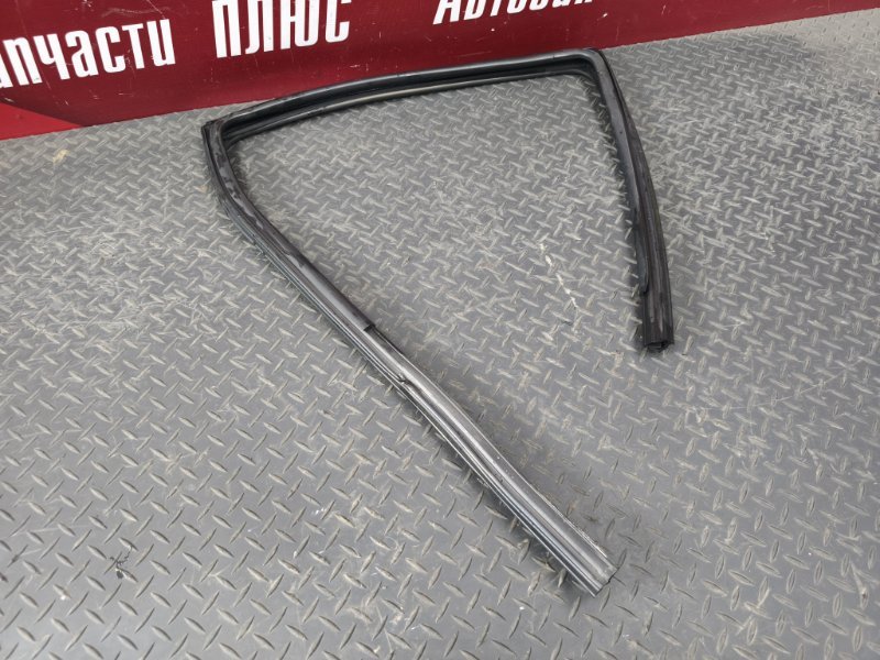 Уплотнитель стекла двери