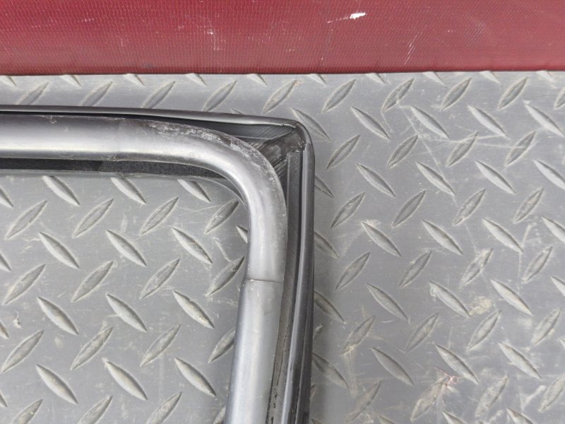 Уплотнитель стекла двери