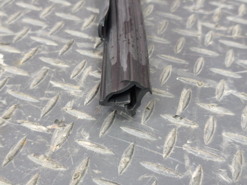 Уплотнитель стекла двери