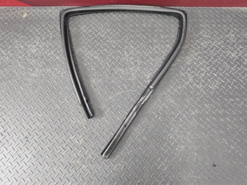 Уплотнитель стекла двери