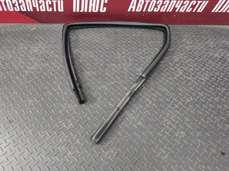 Уплотнитель стекла двери