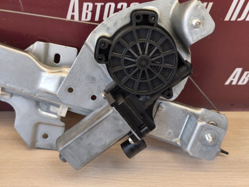 Стеклоподъемник    двери