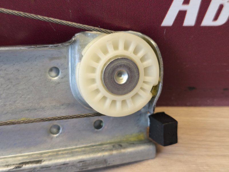 Стеклоподъемник    двери