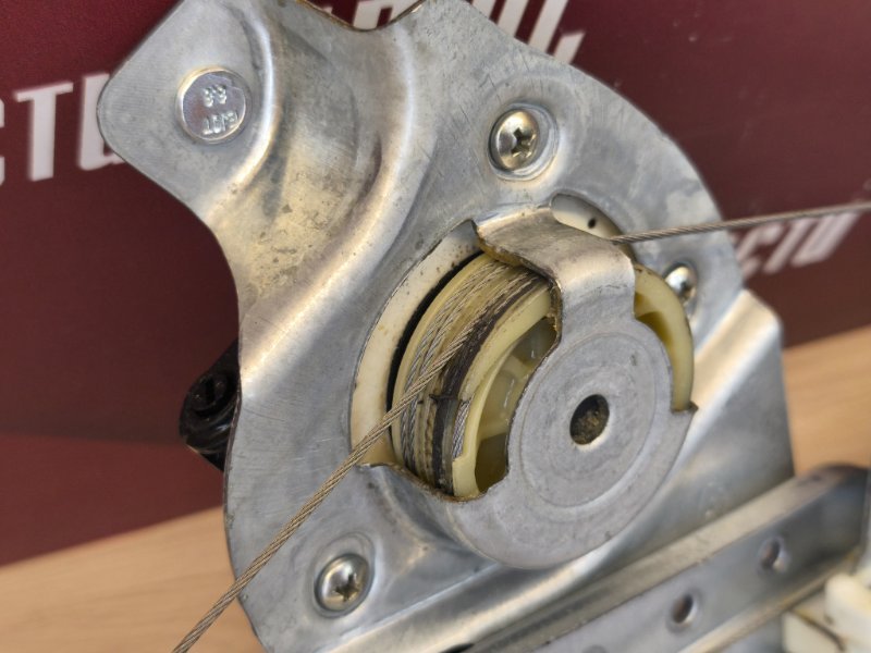 Стеклоподъемник    двери