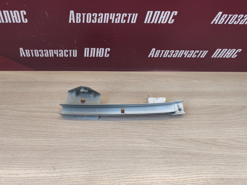 Направляющая стекла двери