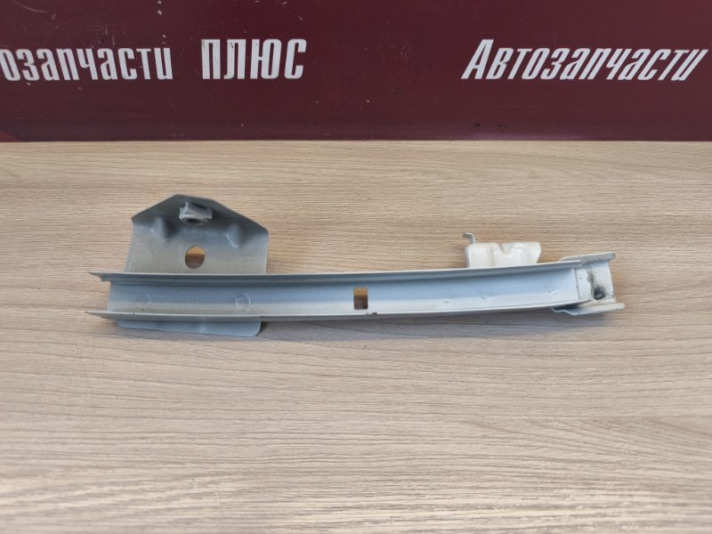 Направляющая стекла двери