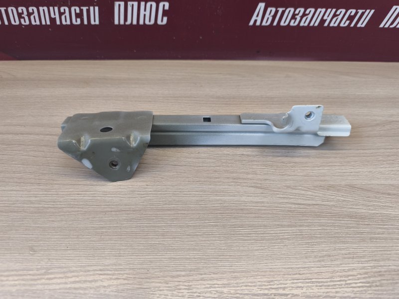 Направляющая стекла двери