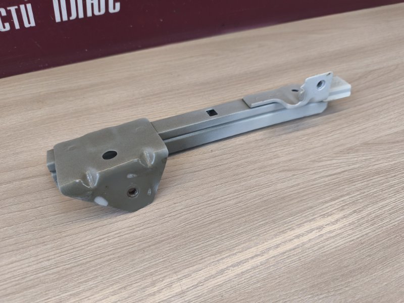 Направляющая стекла двери