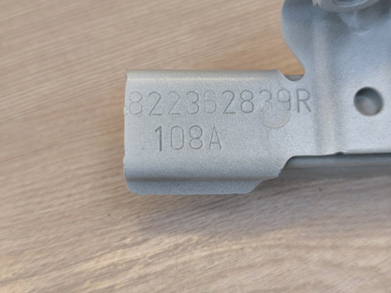 Направляющая стекла двери