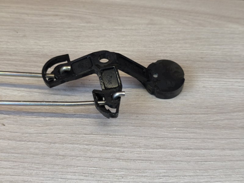 Тяга замка двери