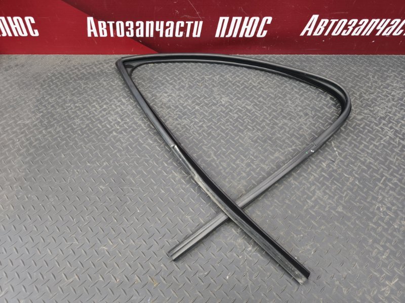 Уплотнитель стекла двери