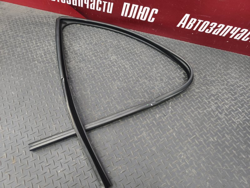 Уплотнитель стекла двери
