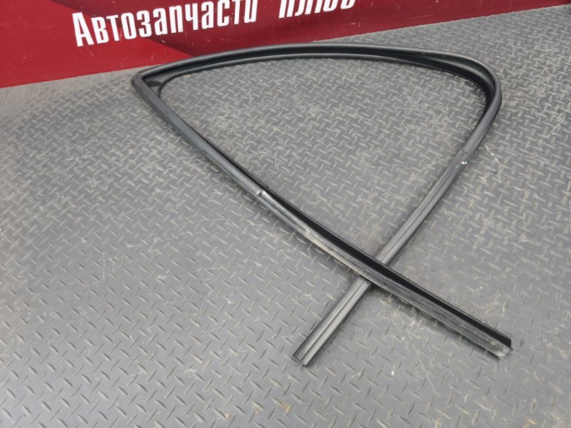 Уплотнитель стекла двери