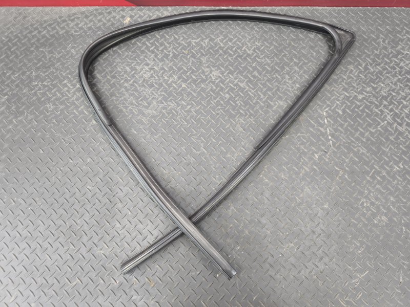 Уплотнитель стекла двери