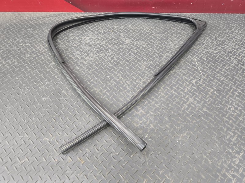 Уплотнитель стекла двери