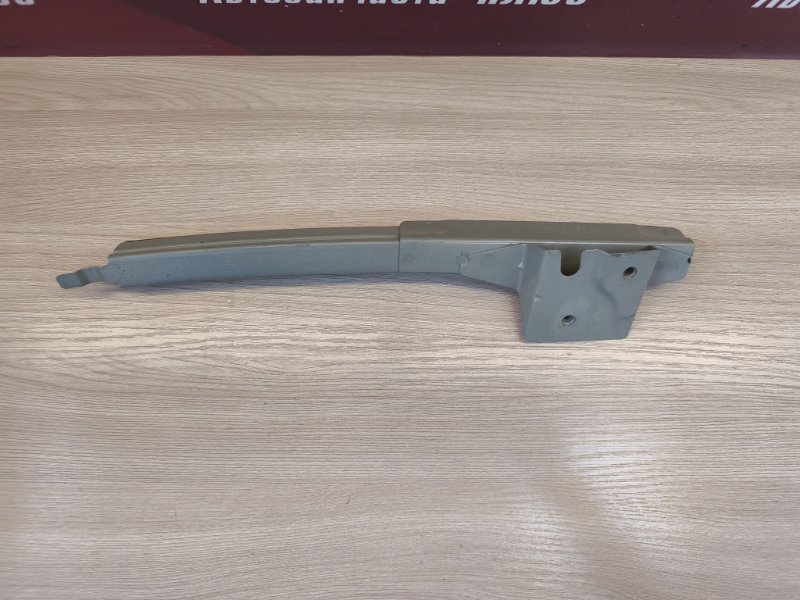 Направляющая стекла двери