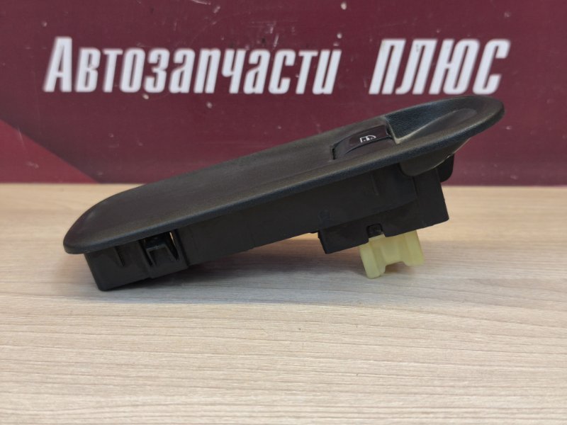 Кнопка стеклоподъемника