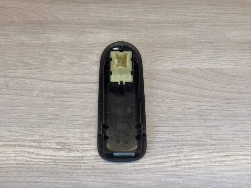 Кнопка стеклоподъемника