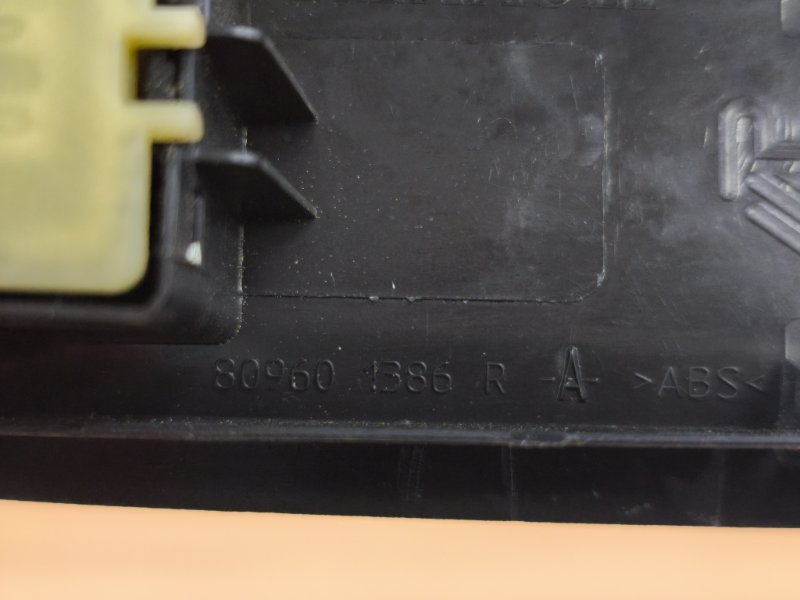 Кнопка стеклоподъемника