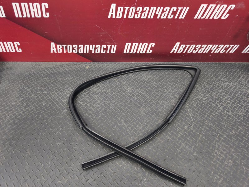 Уплотнитель стекла      двери