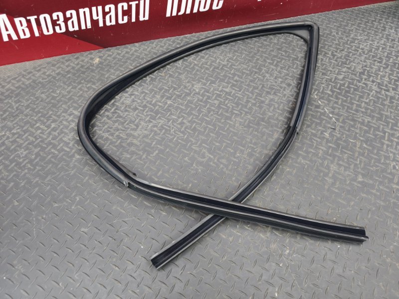 Уплотнитель стекла      двери