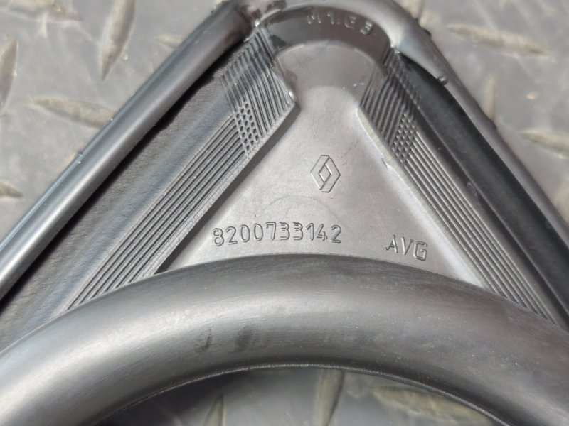 Уплотнитель стекла      двери