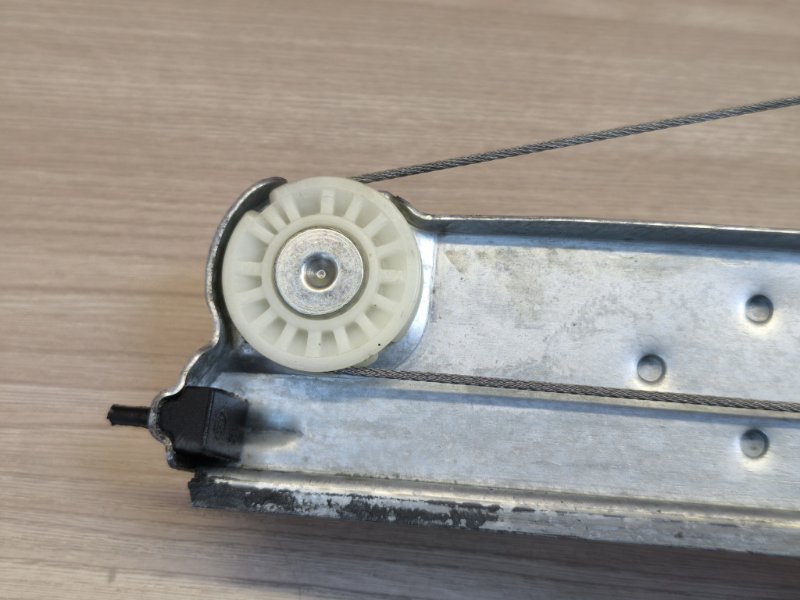 Стеклоподъемник    двери