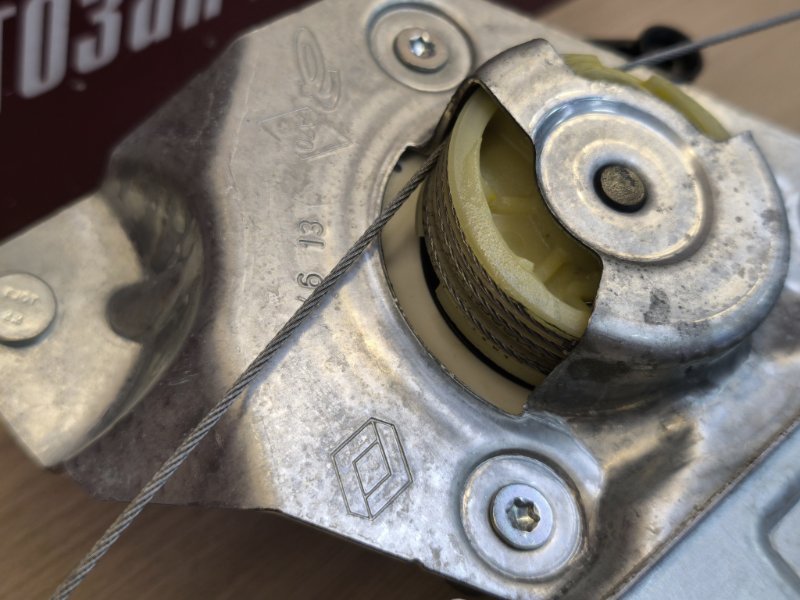 Стеклоподъемник    двери