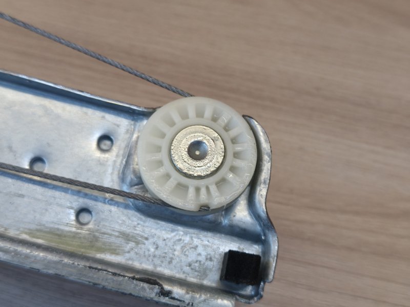 Стеклоподъемник    двери