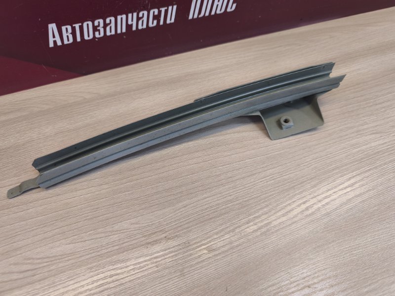 Направляющая стекла     двери