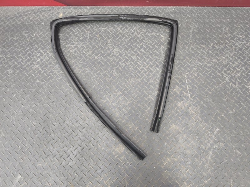 Уплотнитель стекла двери