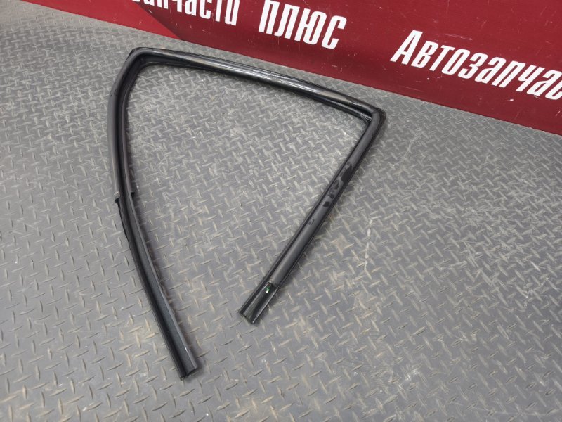 Уплотнитель стекла двери