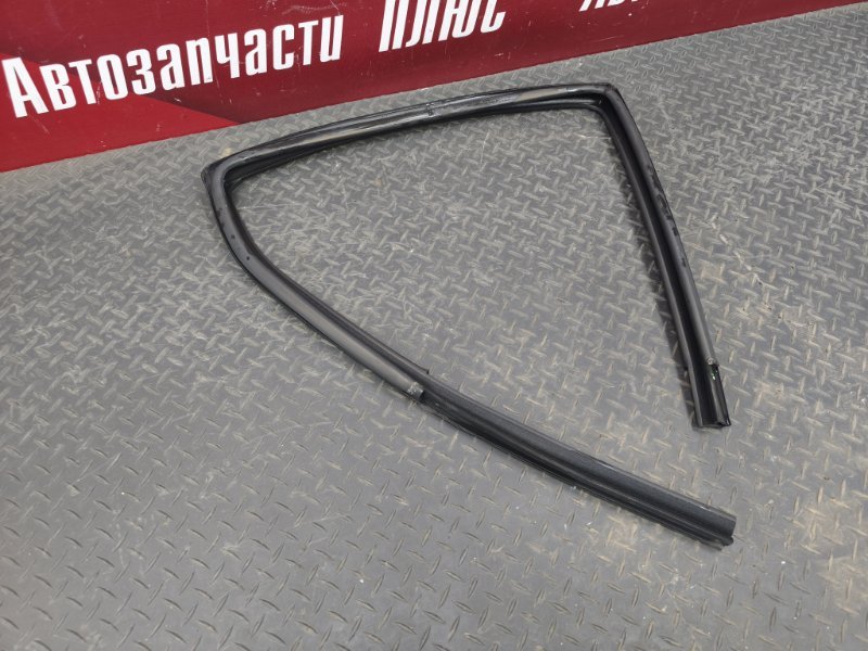 Уплотнитель стекла двери