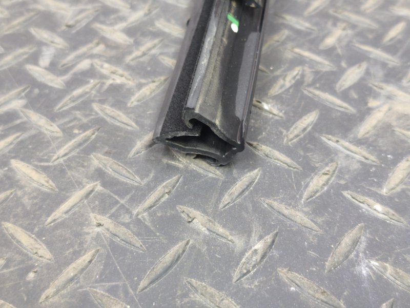 Уплотнитель стекла двери