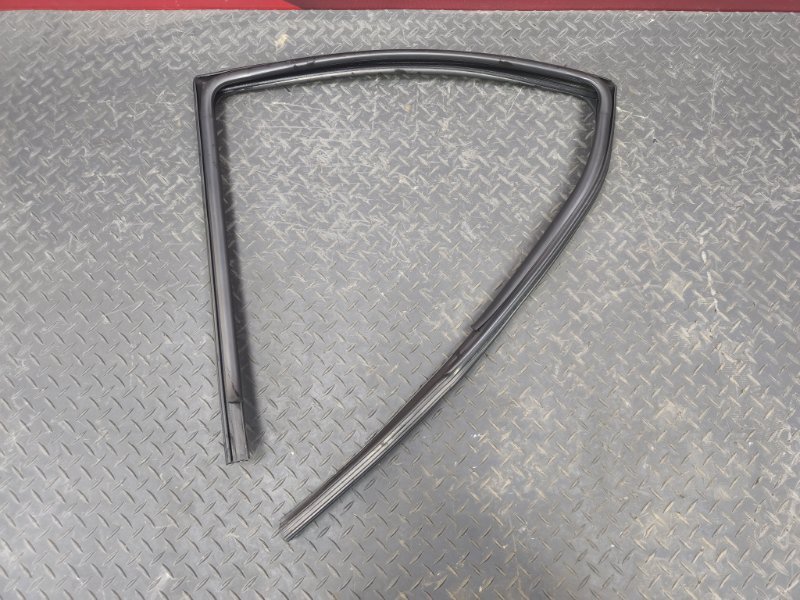 Уплотнитель стекла двери