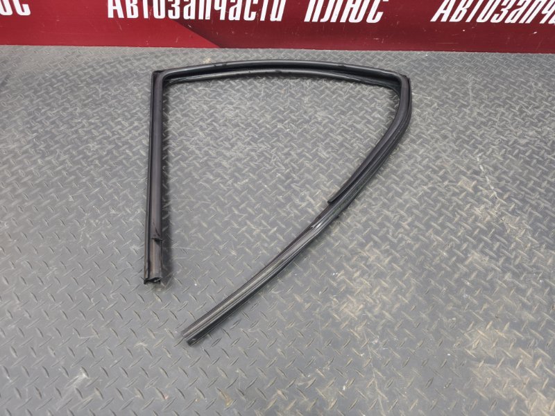 Уплотнитель стекла двери