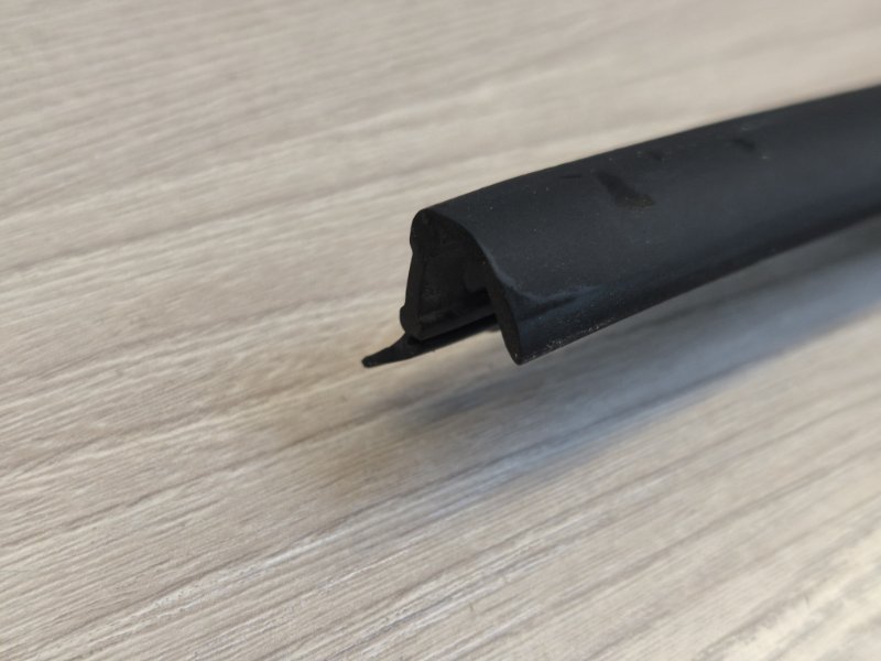 Уплотнитель двери