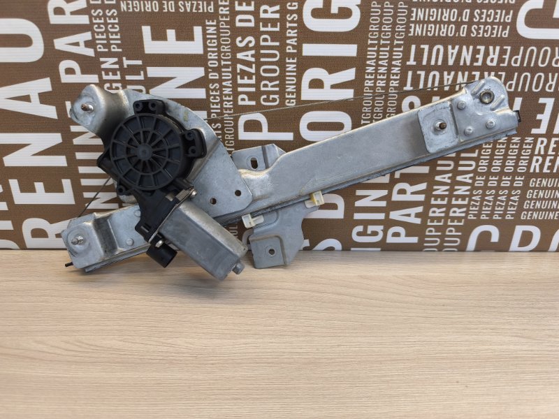 Стеклоподъемник    двери