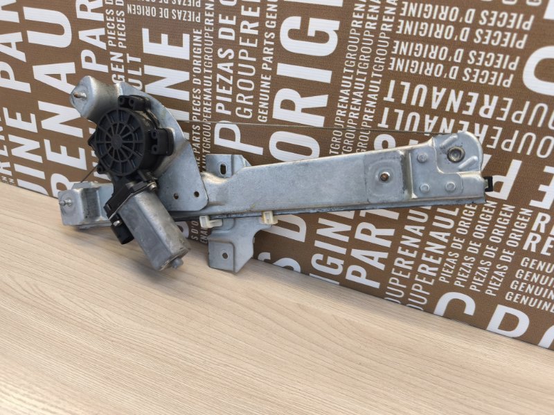 Стеклоподъемник    двери