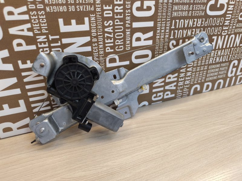 Стеклоподъемник    двери