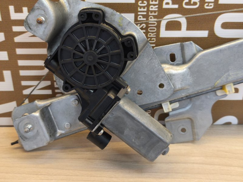 Стеклоподъемник    двери