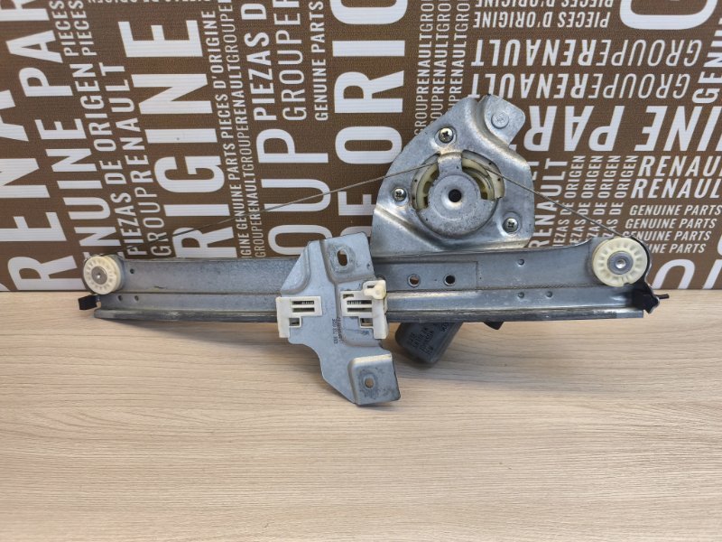 Стеклоподъемник    двери